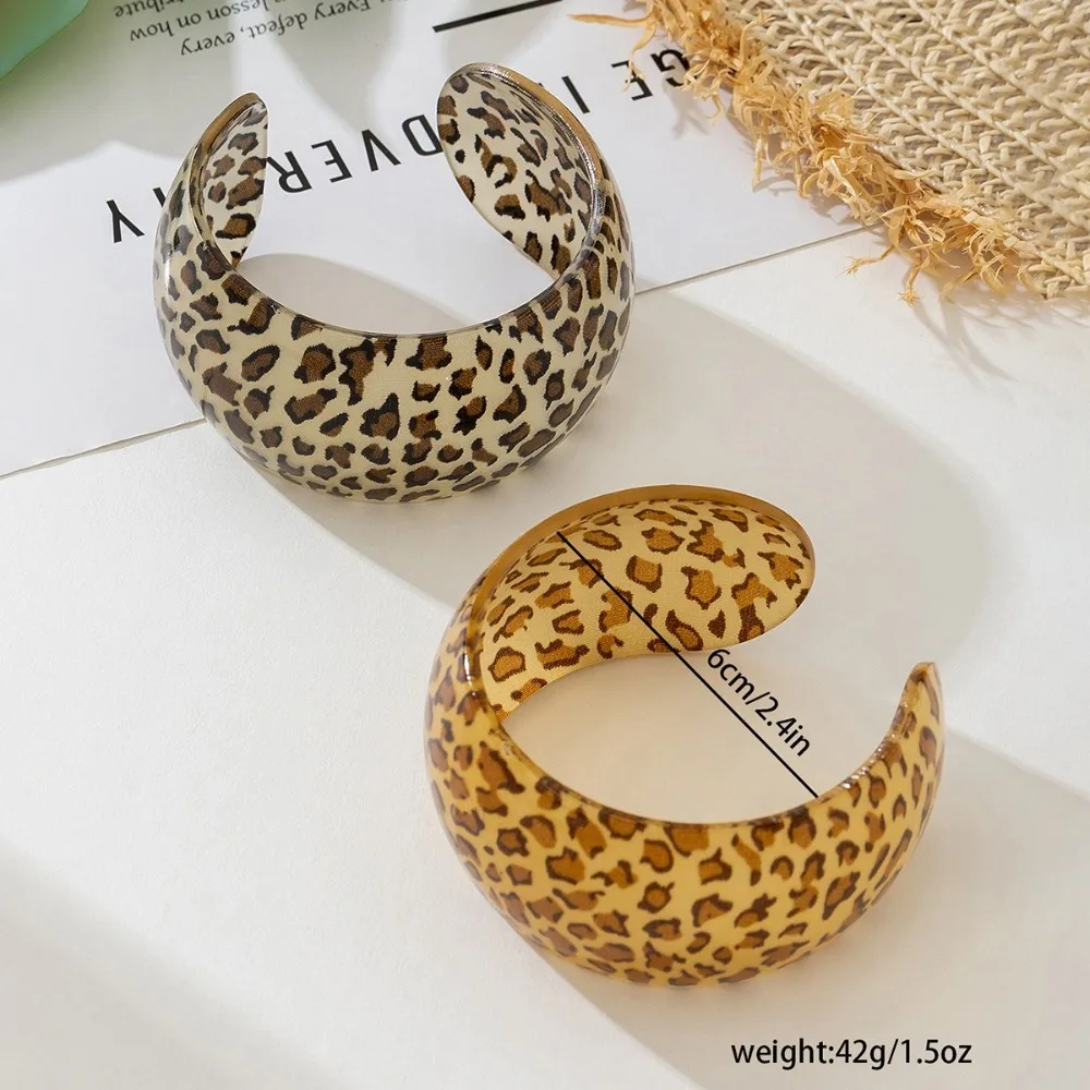 Pulseiras de punho de resina com estampa de leopardo design exagerado material de resina pulseira exagerada estilo de casal aberto