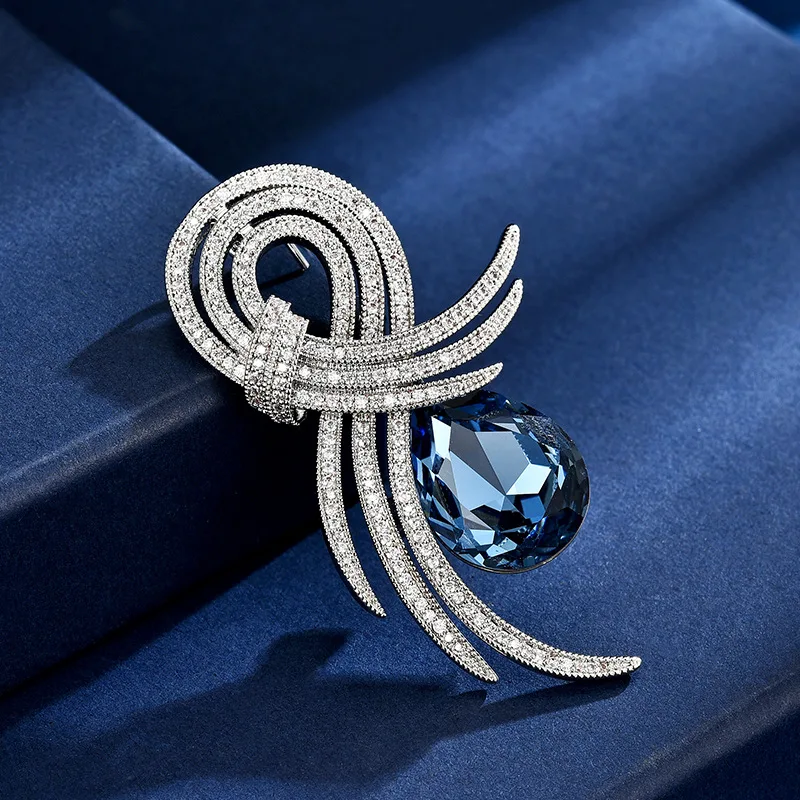 

New European-style Luxury Micro-inlaid Zircon Exquisite Blue Crystal Elegant Angel Wings Temperament Corsage Classic Accessories