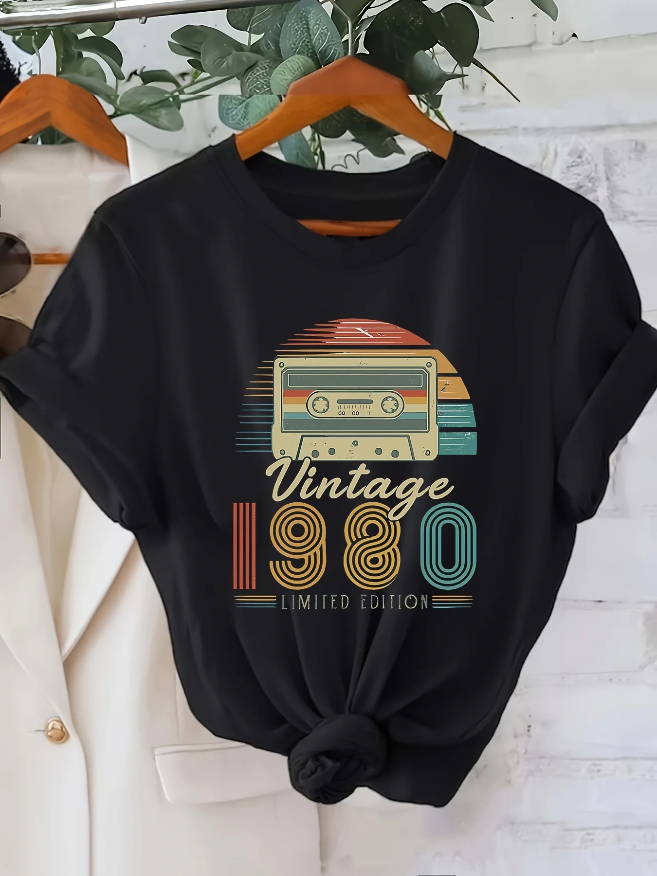 

Женская футболка с коротким рукавом, винтажная футболка с буквенным принтом 1980 года, повседневная удобная футболка с круглым вырезом на каждый день, удобная футболка на лето и весну