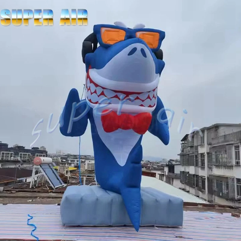 Ozean-Themenpark-Dekoration, aufblasbares Hai-Modell, das eine Brille für die Beurs trägt