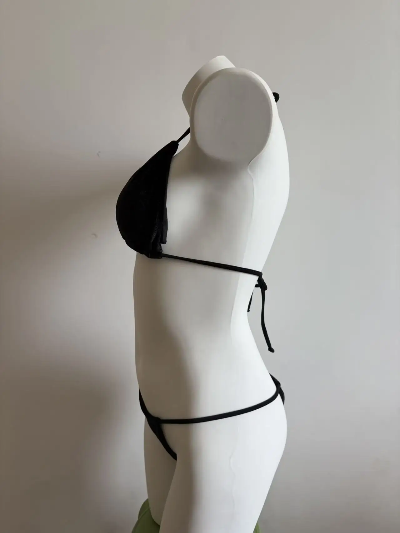 ملابس سباحة مخملية مثيرة للنساء، مجموعة بيكيني صغيرة، بدلة سباحة رفيعة، بدلة استحمام مكونة من قطعتين للسيدات، بيكيني بسلسلة سوداء، 2025