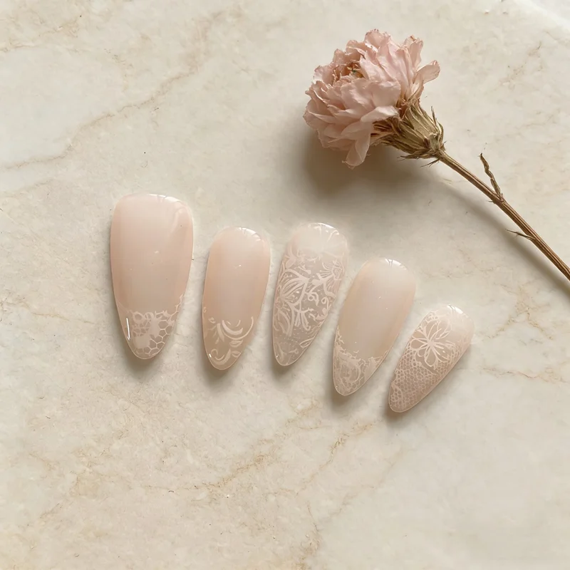 10 piezas de uñas postizas de encaje hechas a mano, francesas en tono nude y rosa, en forma de almendra, cobertura completa, elegantes 2