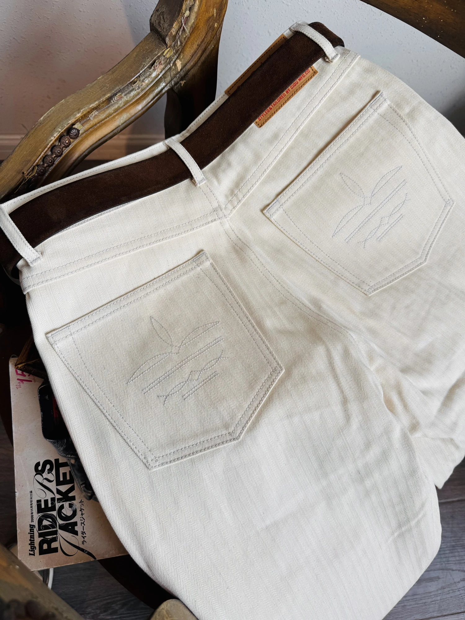 خياط براندو جينز أمريكي عتيق على الطراز الغربي مع مسامير حدوة حصان 14.8 أونصة 100% قطن ملابس عمل للرجال