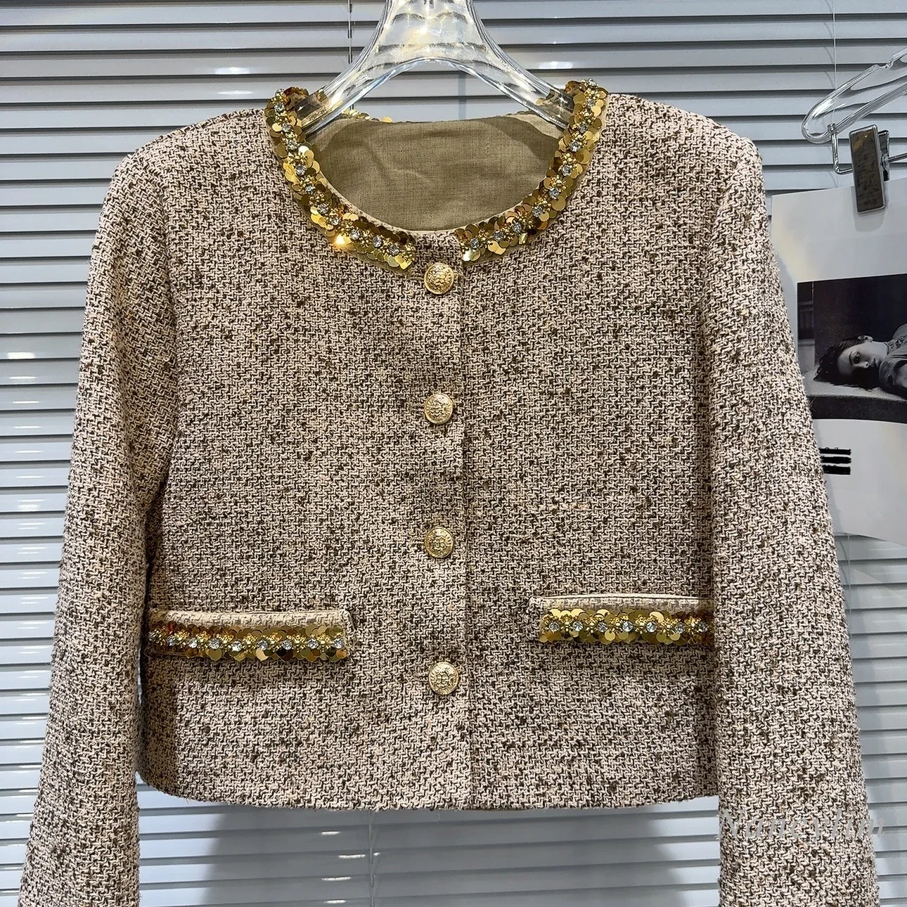 Conjunto elegante de dos piezas para mujer, abrigo corto con borde de lentejuelas doradas y Falda corta de Tweed, Otoño, 2024