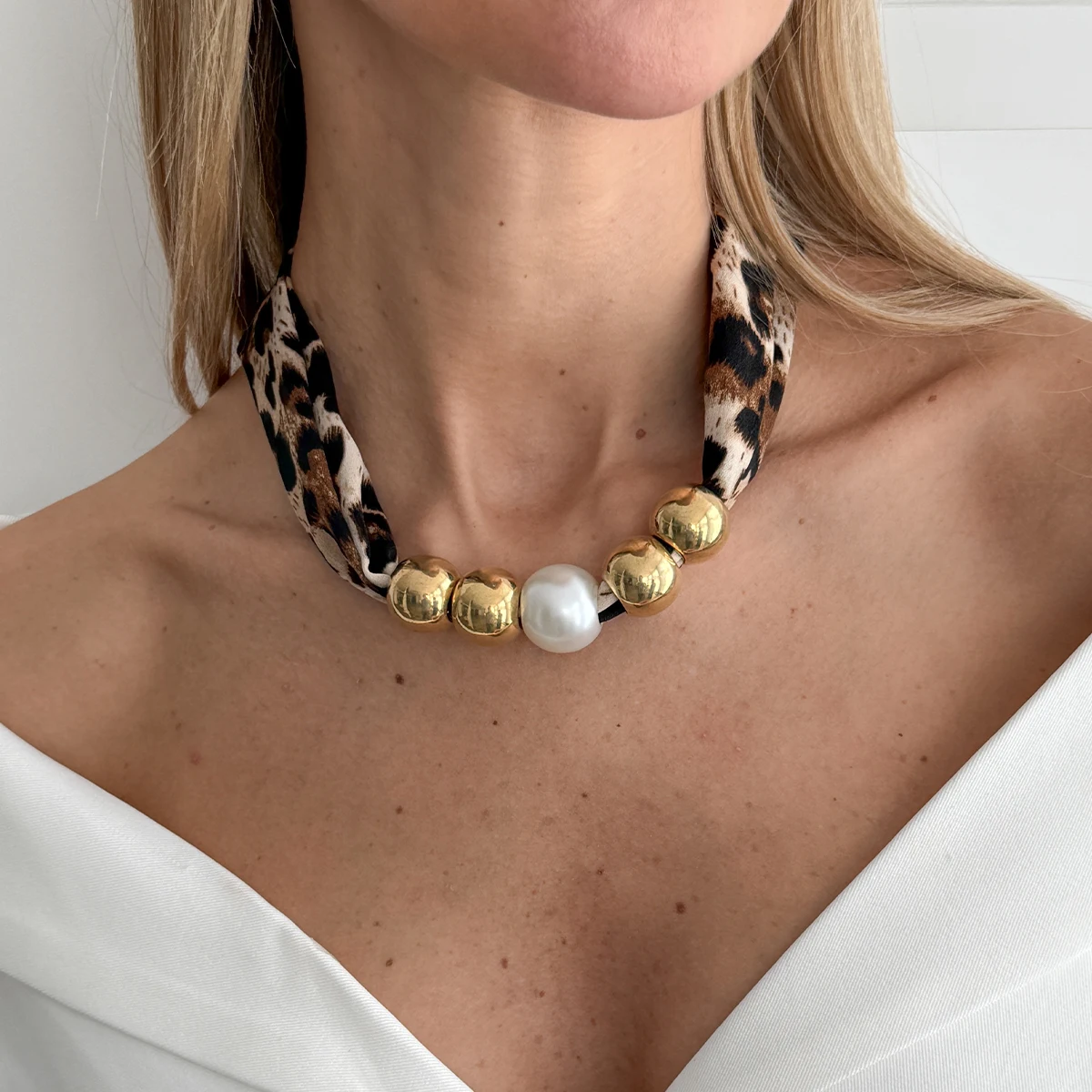 

5 Styles Retro Leopard Print Velvet Rope Choker Necklace Women Luxury Imitation Pearl Clavicle Neck Chain New Jewelry