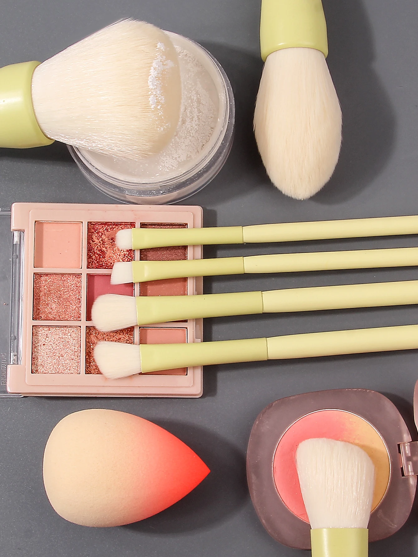 Juego de brochas de maquillaje profesional de 14 piezas con 2 esponjas: brochas para base/blush/ojos, kit de cosméticos de viaje para regalo para principiantes y mujeres