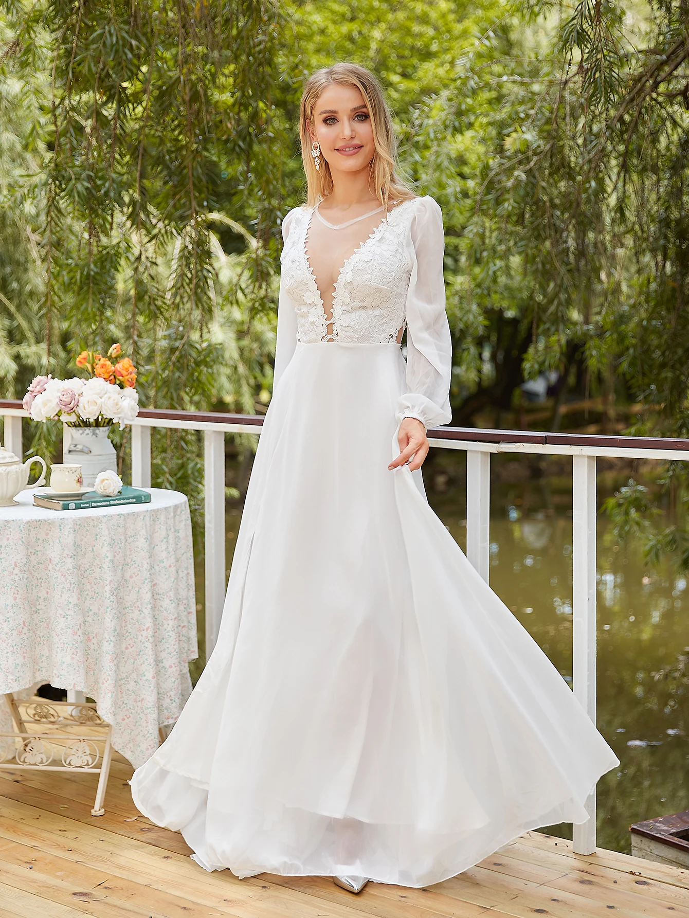 Women\'s V-Neck Lace Beach Wedding Dress With Slit Long Sleeve Chiffon Bohemian Bridal Dress 2024