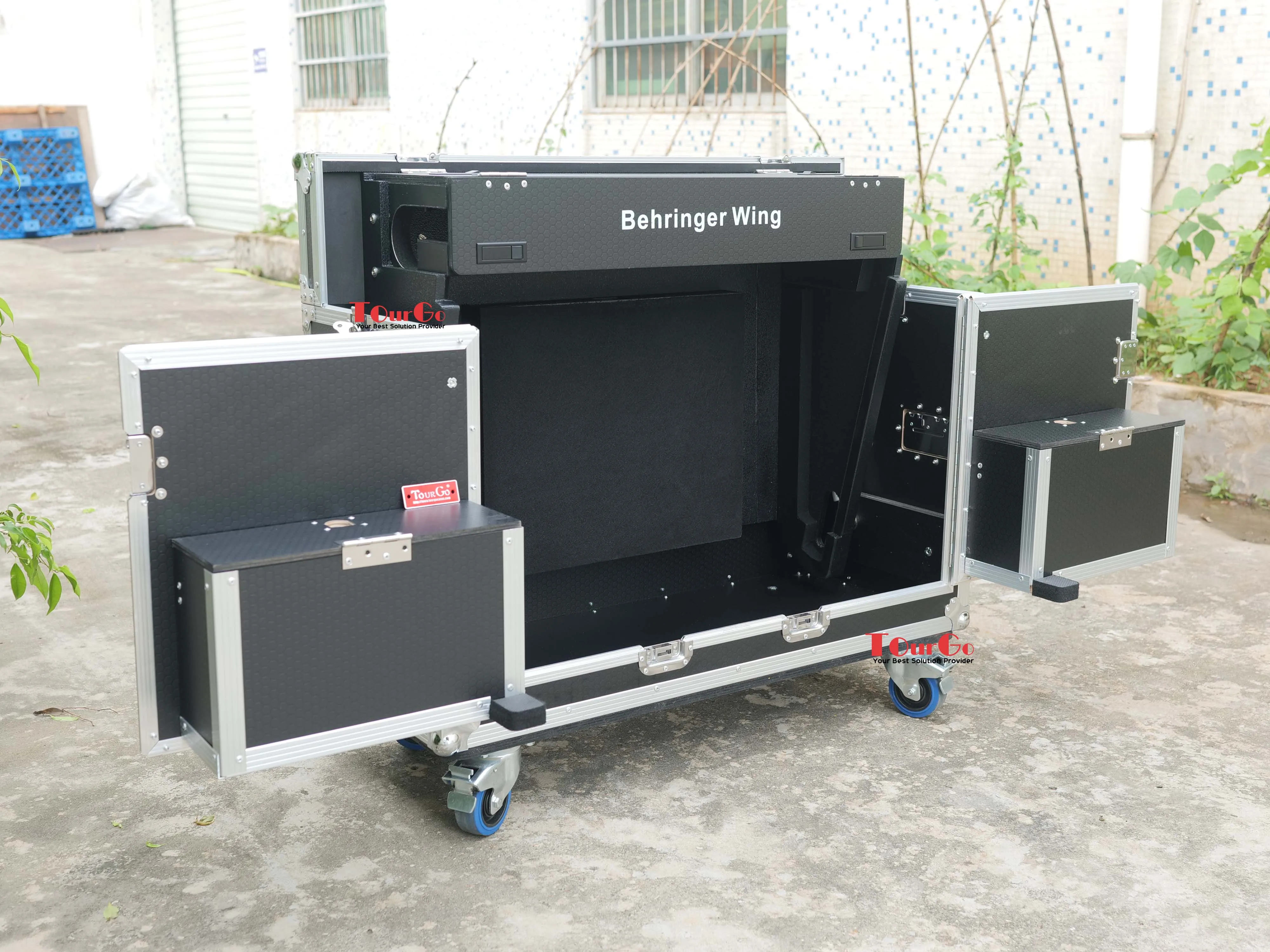 Behringher Wing Mixer Flip Flight case