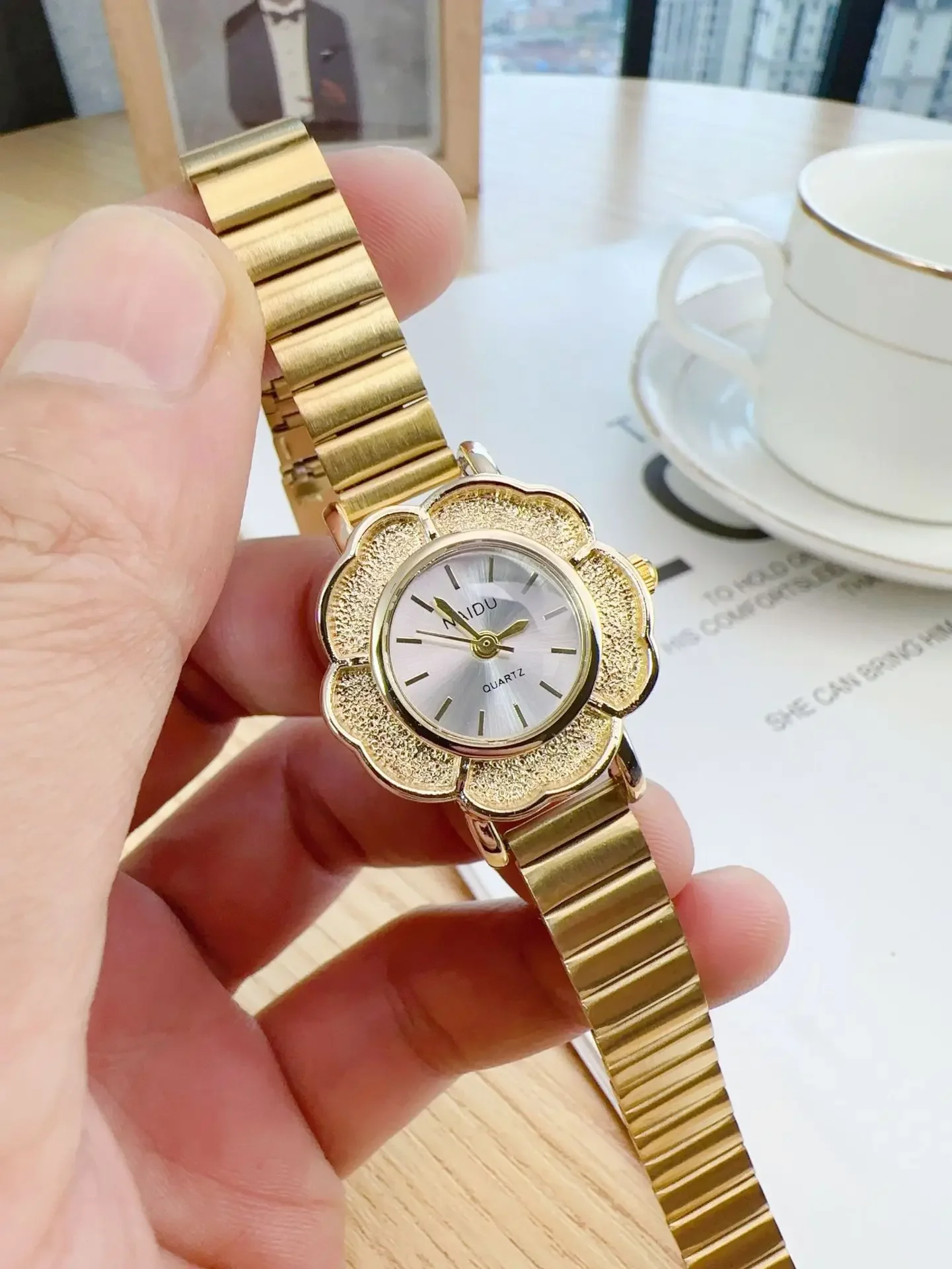 Luxury Women Watch with Roman Numeral Gold Flower Quartz Reloj Ladies Square Sliver Clock Female Vintage Simple Green Wristwatch