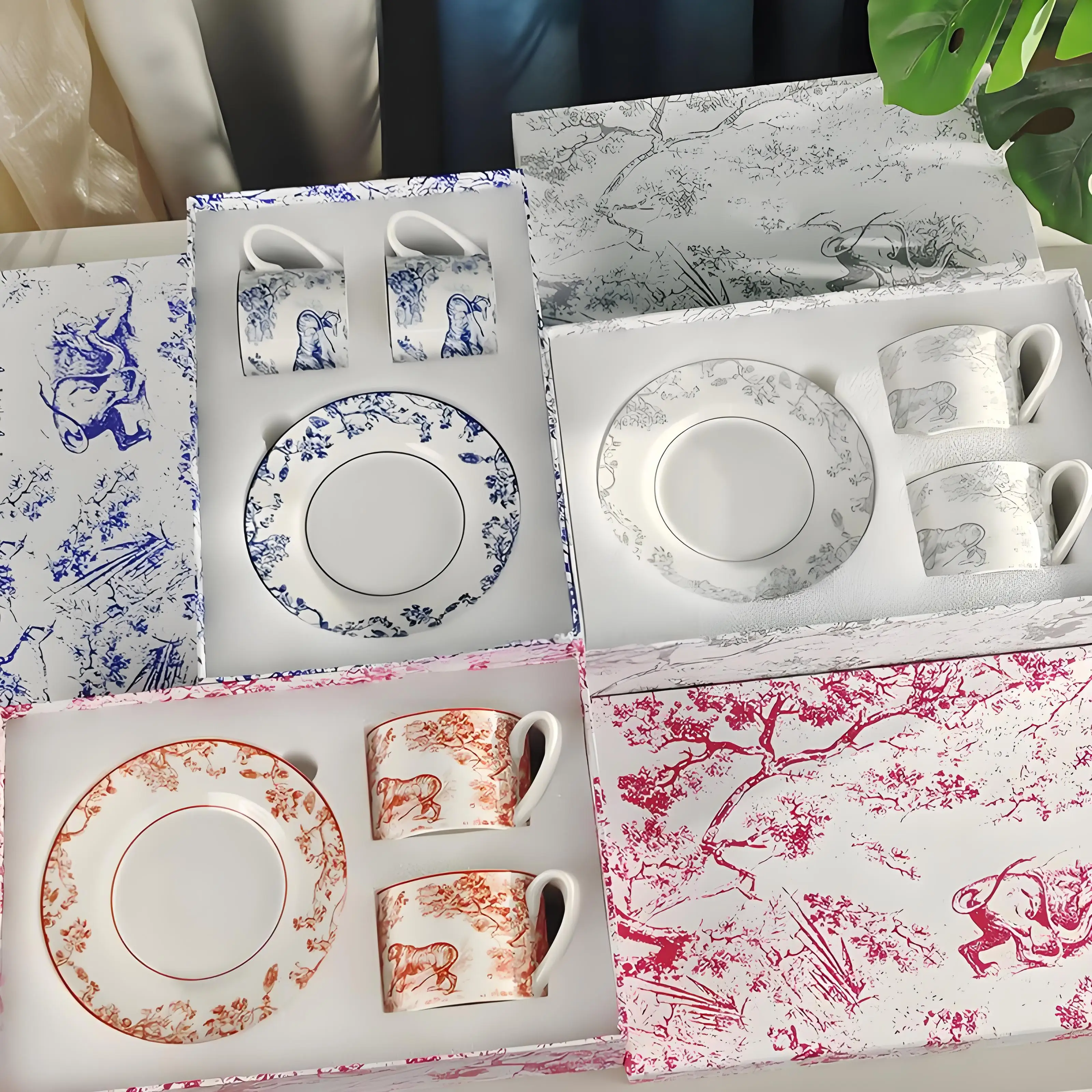 

Red, Blue, Gray Tiger Series Animal Images Bone Porcelain Coffee Cup Plate European Afternoon Tea Cup and Saucer Set Gift Box