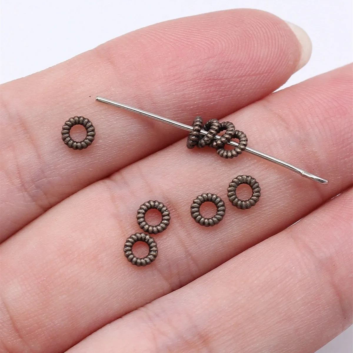 IFOCUS 100 ชิ้น/ล็อตขนาดเล็ก Spacer ลูกปัดสําหรับเครื่องประดับ DIY ทําโลหะผสมสังกะสี 4.5x4.5 มม./0.18x0.18 นิ้ว