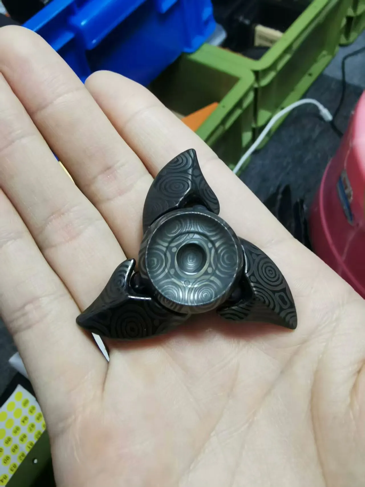 Killer Owl Top Zirconium  Ruifen carved patterns EDC decompression toy