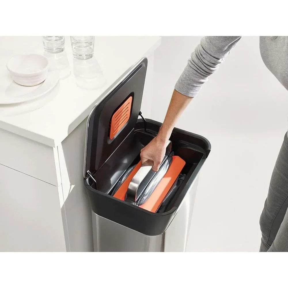 Joseph Joseph Intelligent Waste Titan cestino compattatore con filtro antiodore, può contenere fino a 90L dopo la compattazione acciaio inossidabile 30L