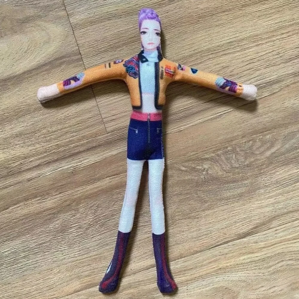 

Аниме Руми Зои Мира, кукла для косплея, мягкие плюшевые абстрактные поворотные куклы, аксессуар для украшения комнаты