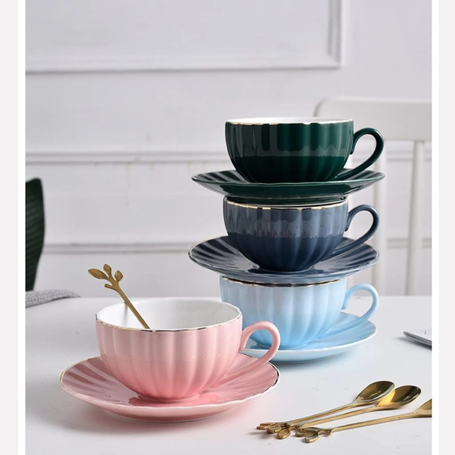 

Experience - Set of 4 Elegant and Chic Porcelain Coffee Cups and Saucers - Exquisite Choice for Your Home Decor - Great Gift Ide