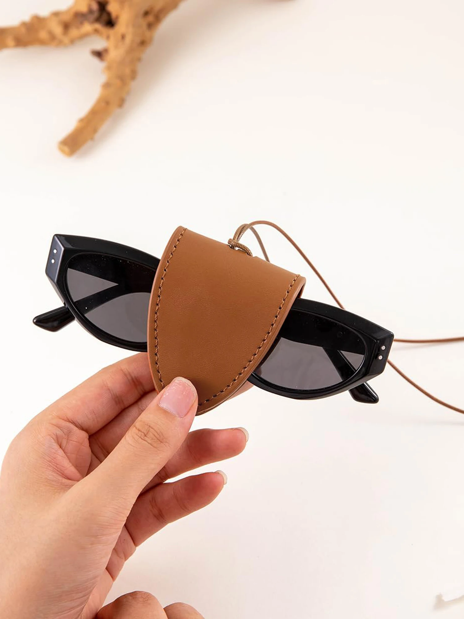 Portable Travel Eyewear Storage Pouch Minimalist Solid Color Magnetic Sunglasses Glasses Clip Men And Women Pendant Accessories