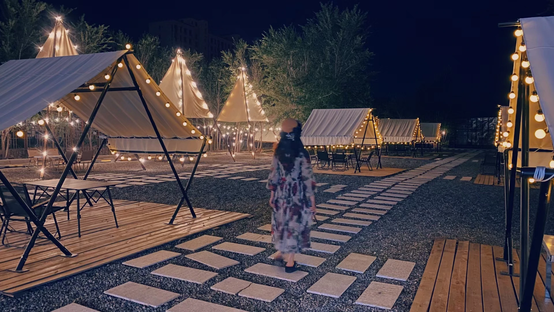 Рисунок 5 - Уличная роскошная палатка для отеля