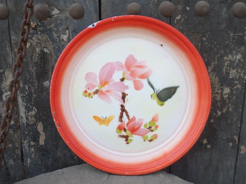 nostalgic old object metal handicraft ornament enamel plate