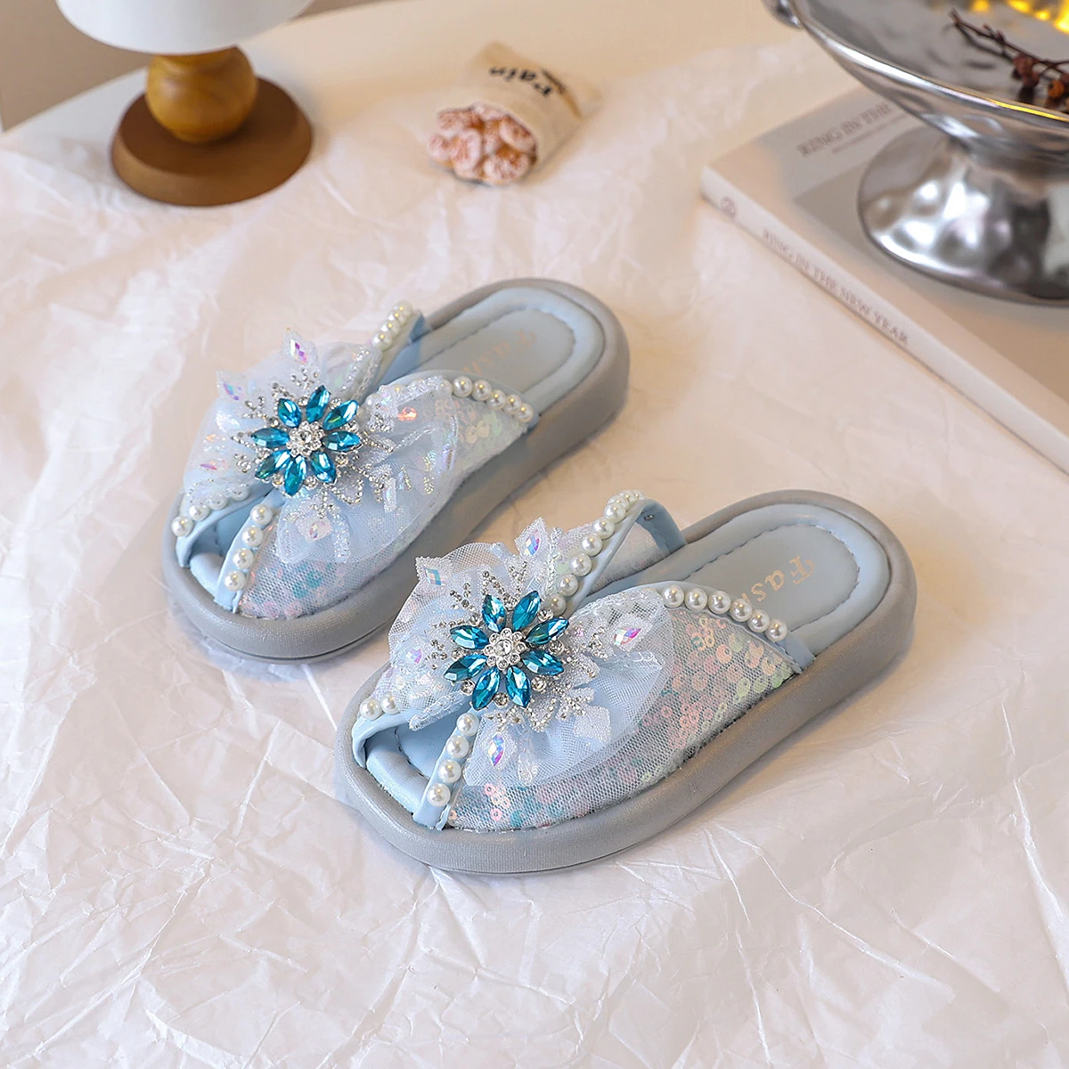 أحذية عصرية أنيقة بكعب عالٍ على شكل فيونكة للفتيات خفيفة الوزن وغير قابلة للانزلاق من الأسفل أحذية بناتي مقاس كبير للفتيات