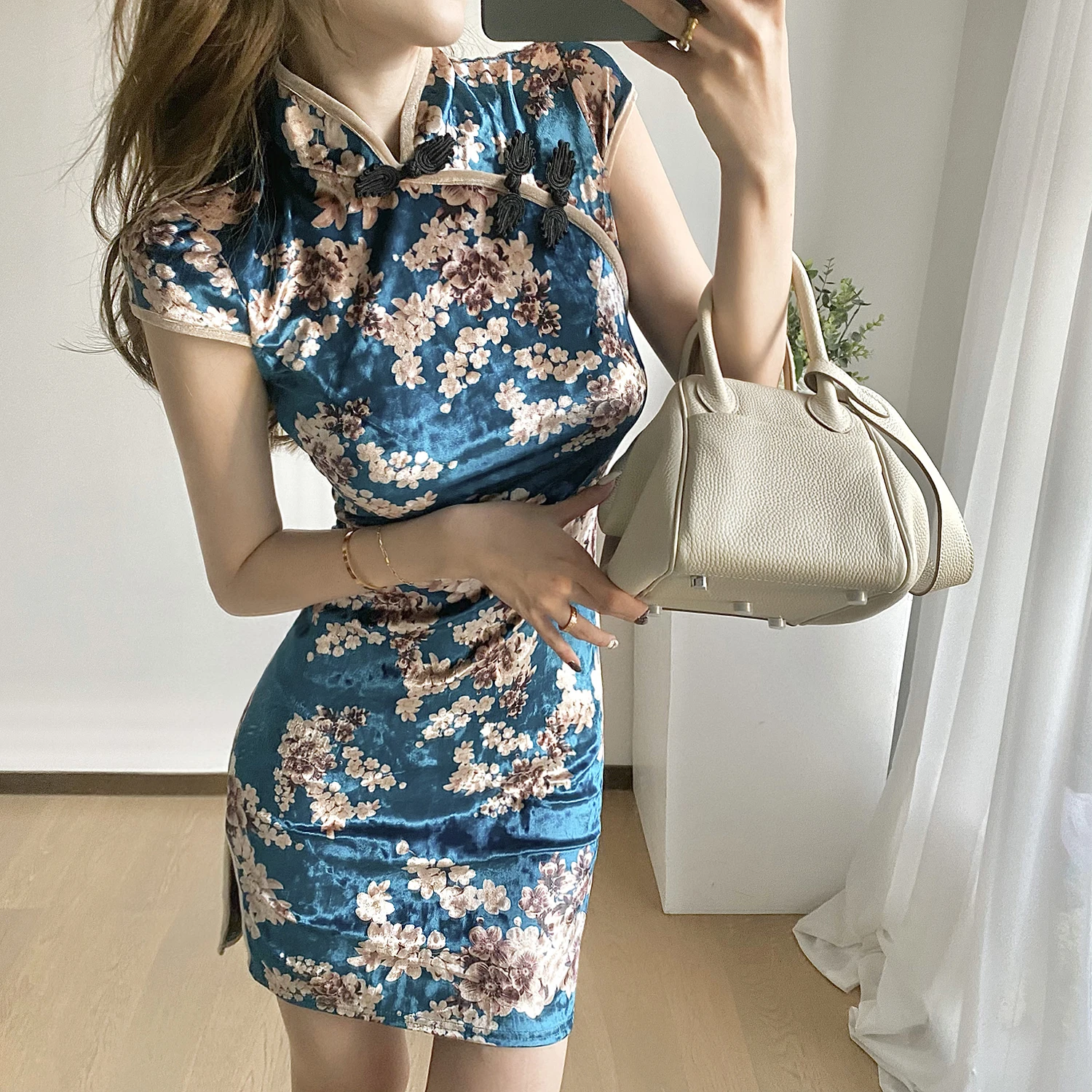 Vintage Women's Floral Cheongsam Dresses Sexy Slim Women Velour Dresses Woman Chinese Cheongsam  Bodycon Dress