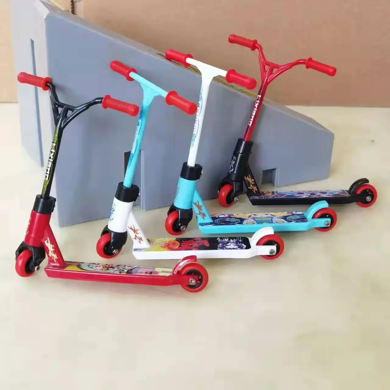 Mini scooter de dedo interativo, brinquedos de dedo dublê, patins, scooter, brinquedos de dedo, presentes para crianças, cor aleatória