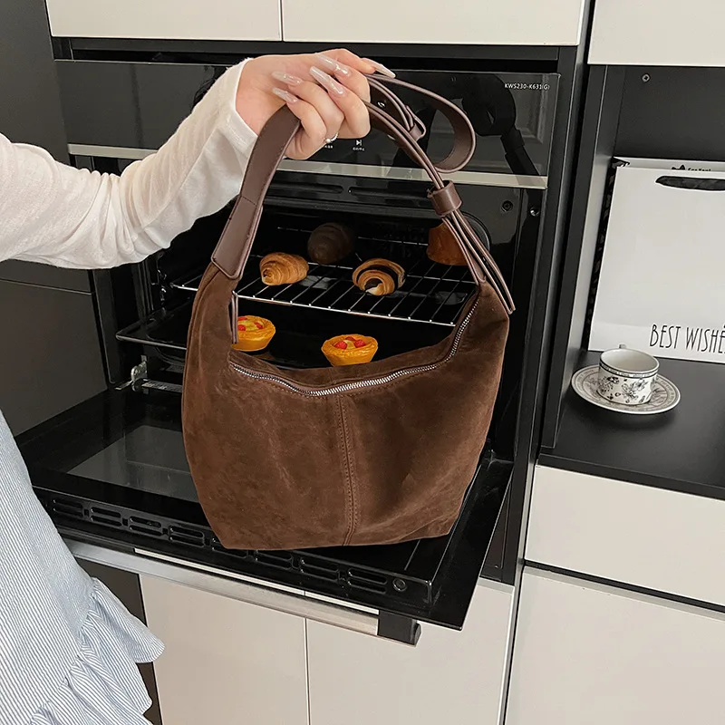 

Винтажная замшевая сумка-тоут 2025 года для женщин, минималистичный кошелек через плечо, модная сумка