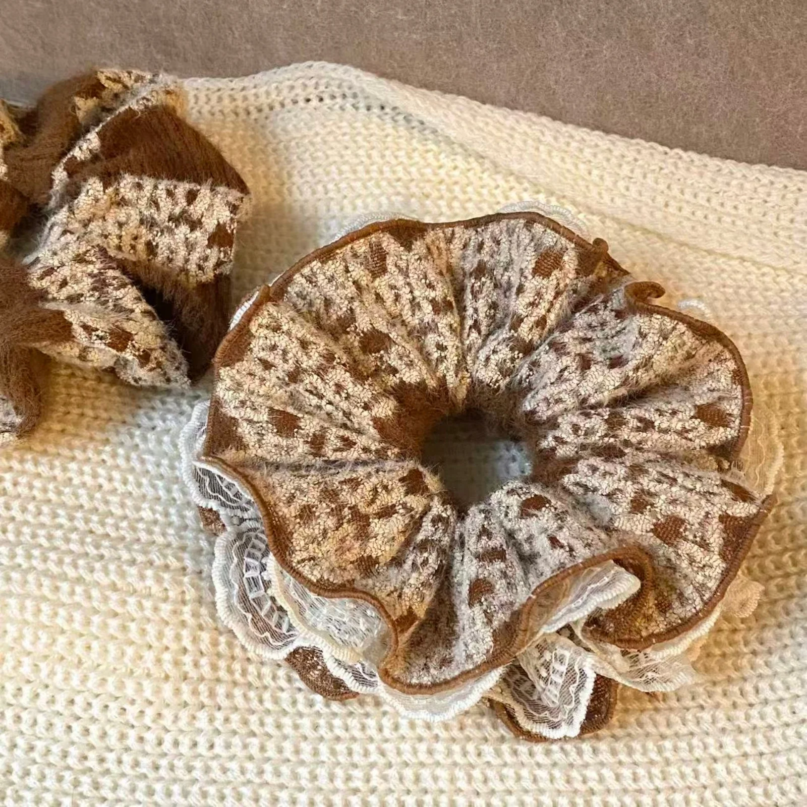 Chouchous tricotés en dentelle Vintage marron, accessoires pour cheveux pour femmes, tendance automne hiver, tissu doux, attaches pour cheveux mignonnes pour un usage quotidien