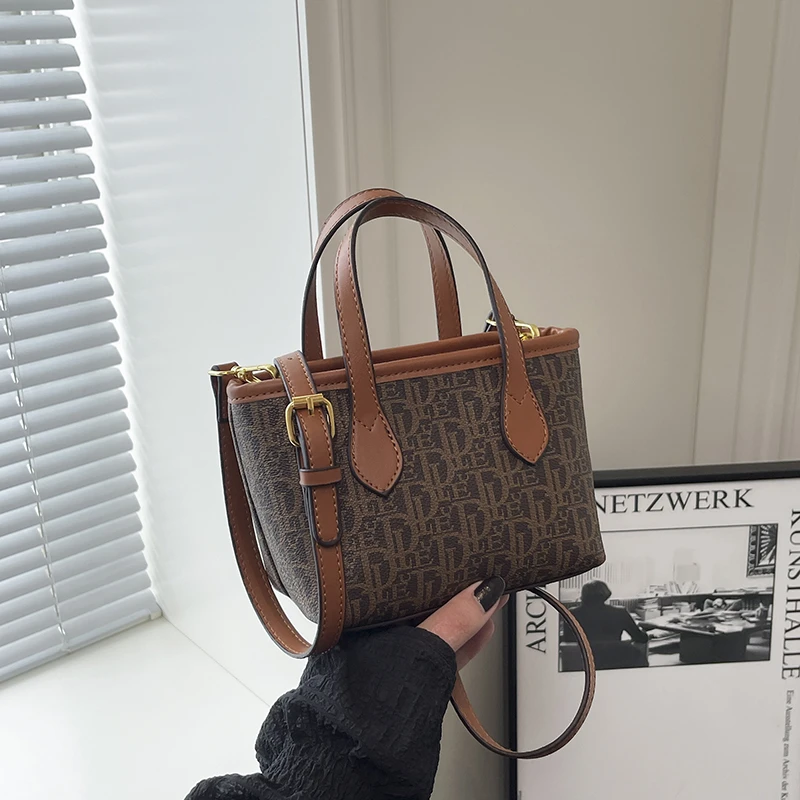 

Women's Fashion Bag, Functional Portable Tote with Multiple Pockets and Stylish Leather Trim