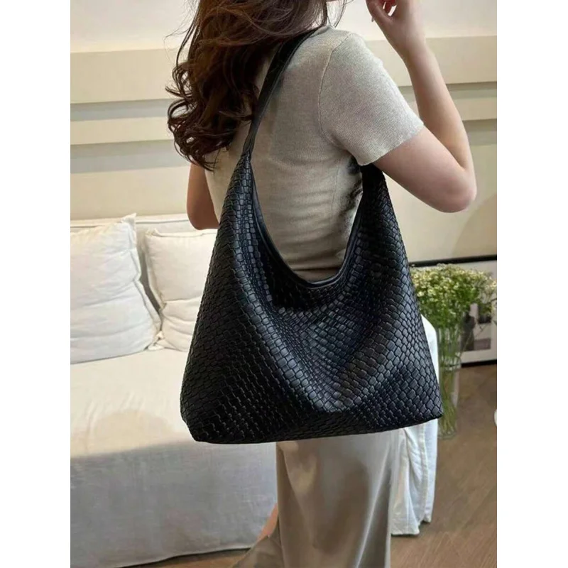 

2024 Fashion Solid Color Popular Commuting Tote , Simple Niche Design, Stylish Large Capaciy Shoulder Bag