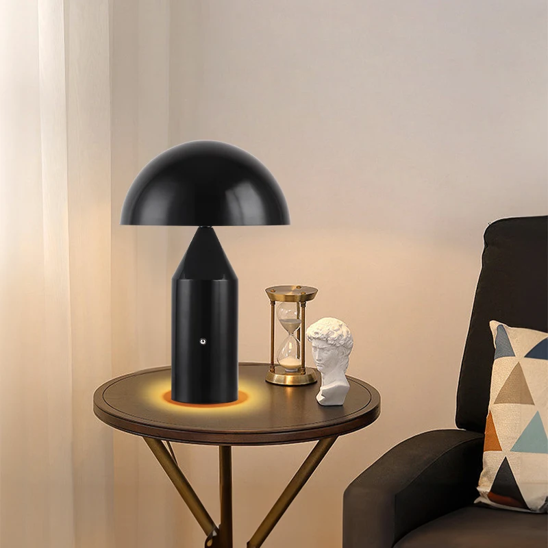 مصباح طاولة على شكل فطر معدني ديكور حديث فاخر لغرفة النوم الاسكندنافية مصباح مكتبي ذو جو إبداعي