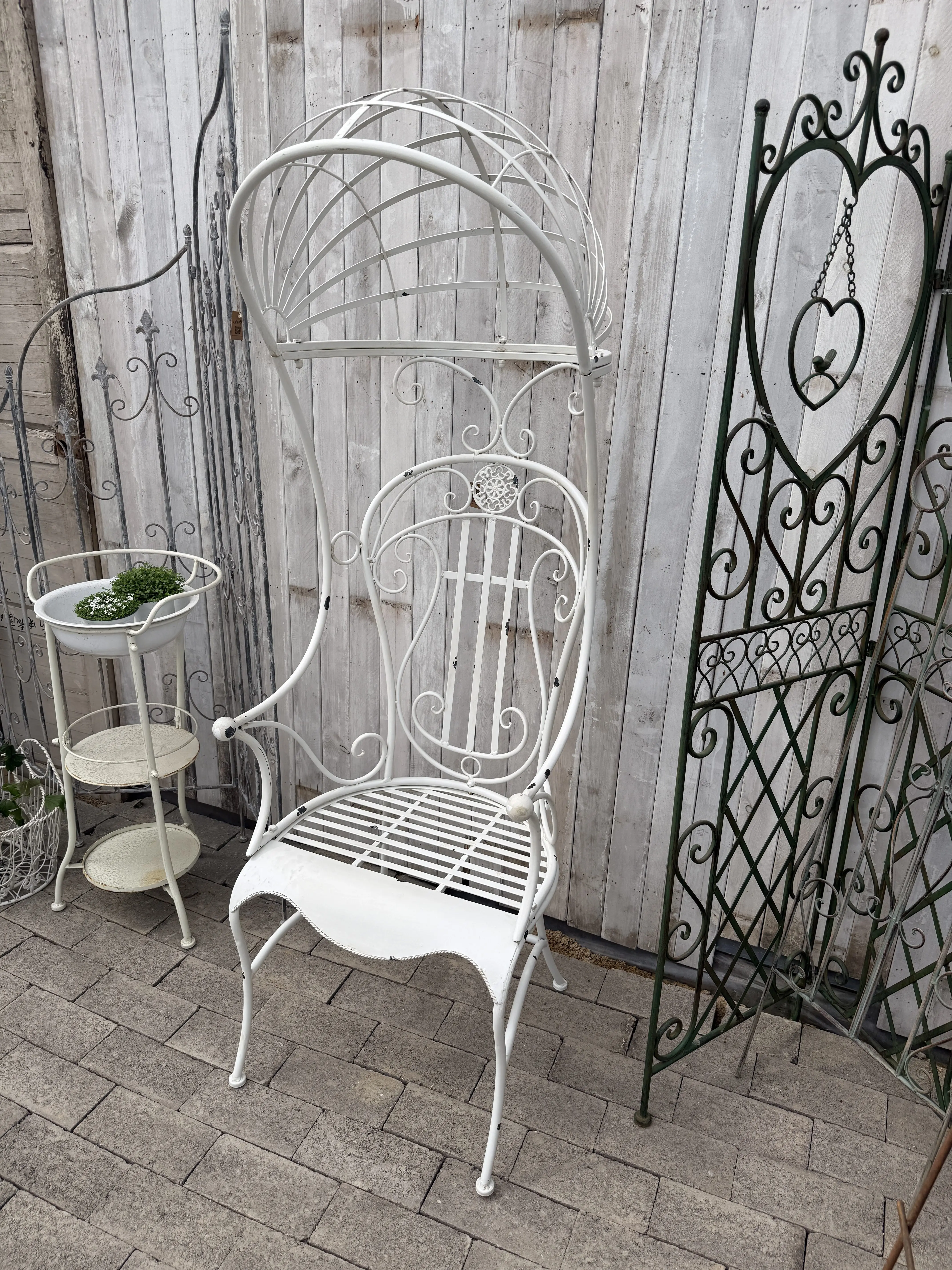 Queen Chair Garden Table Chair Outdoor Chair Plant Climbing Vine Frame