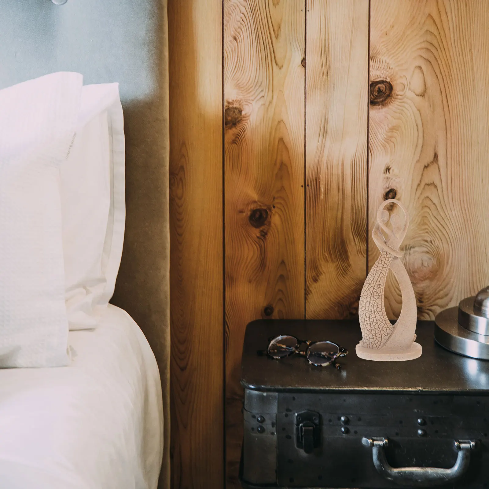 Resin Couple Sculpture Unique Lover Hugging Sculpture Stable Desktop Home Decoration Gift Resin Couple Statue Decoration