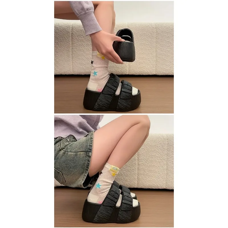 2026 Neue Damen Sommer Plateau-Keilabsatz-Slipper mit dicker EVA-Sohle, verstellbarer Schnalle, offener Zehenpartie, bequeme Outdoor-Freizeit-Slides – Detail 12