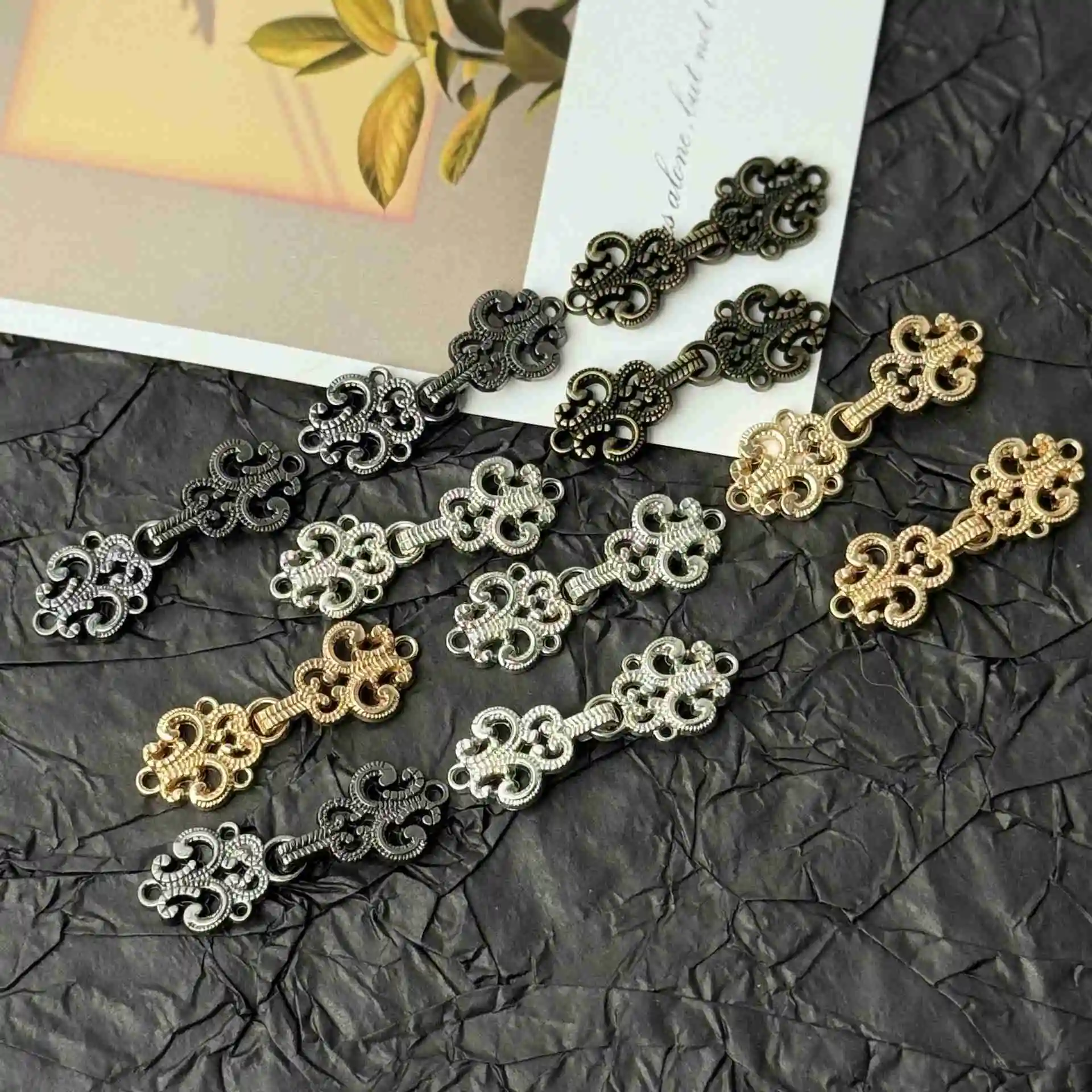 Chinese Style Metal Mother-daughter Buckle Hanfu Cheongsam Outerwear Buckle National Style Stand Collar Cloud Shoulder Shawl