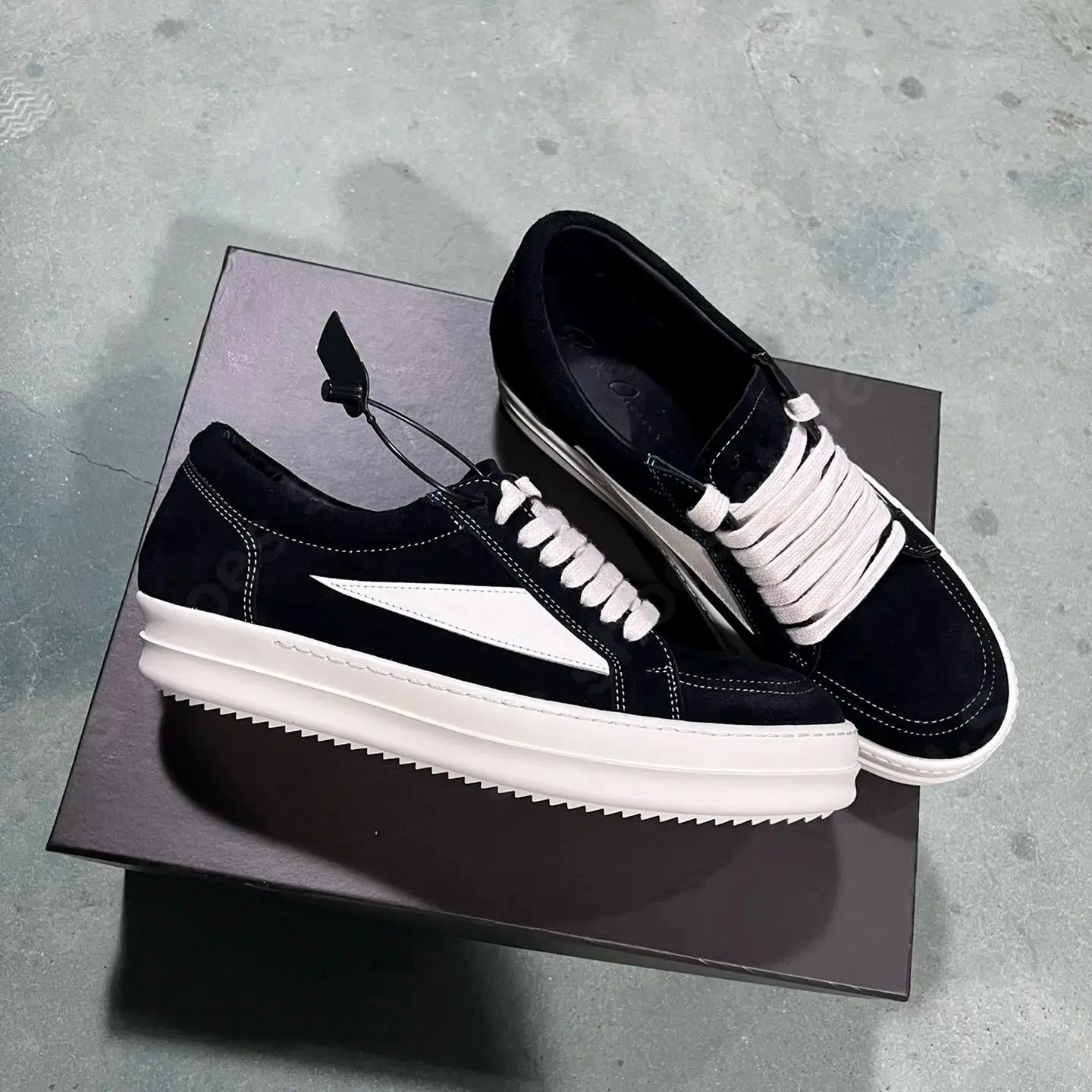 

Ricks Genious Black Suede With White Leather Low Top Shoe Owens Quality Men Shoe Lace Up Women Sneaker Casual Owens Design Shoes