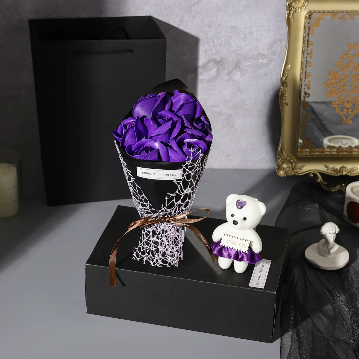 Valentinstag Künstliche Blumen 7 Rosen-Seifen-Bouquet Geschenkbox Teddybär-Blume Kreatives Valentinstag-Geschenk Heimdekoration – Detail 10