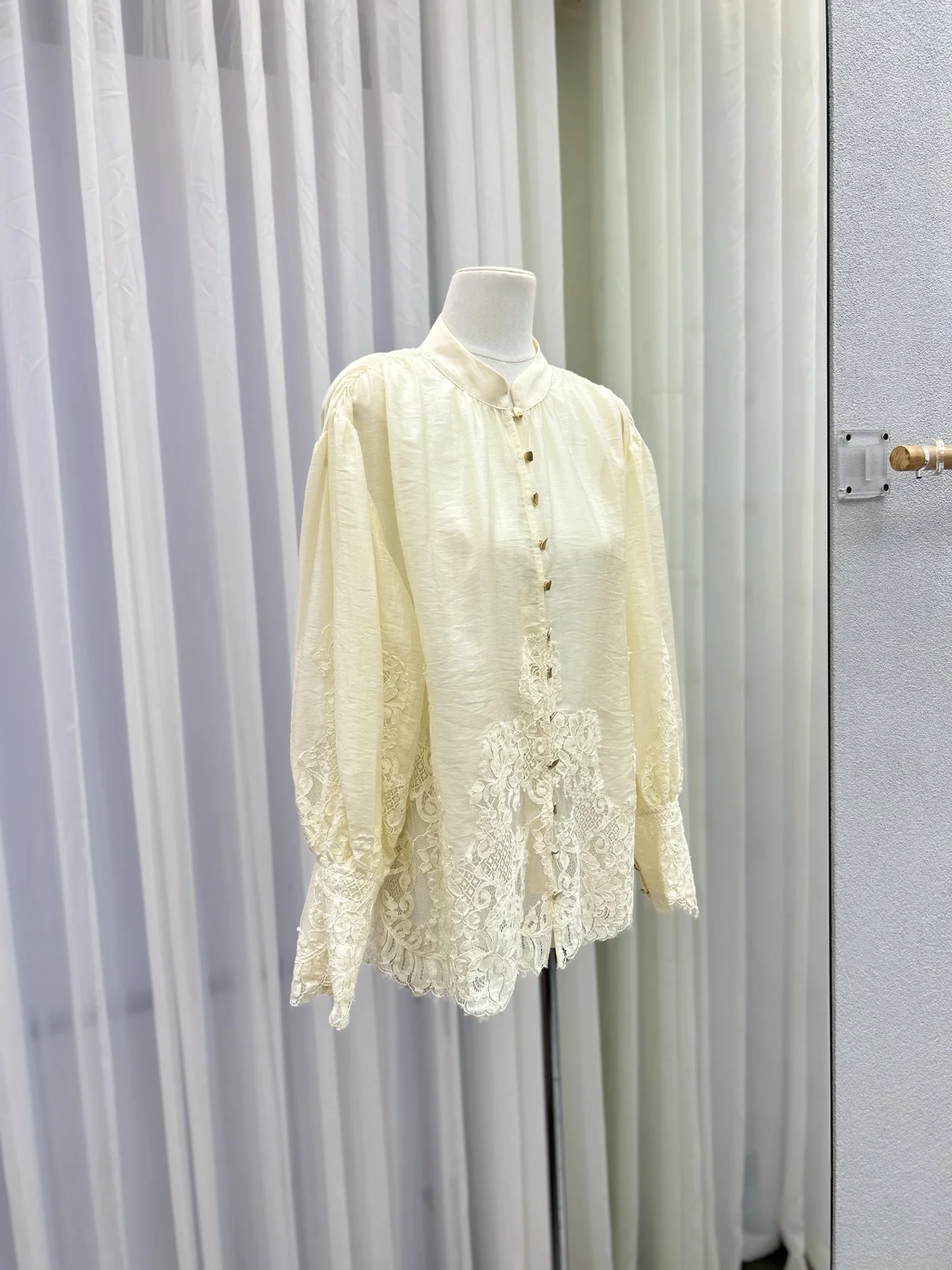 

Women Half High Collar Single Breasted Lace Embroidery Stitching Casual Blouse