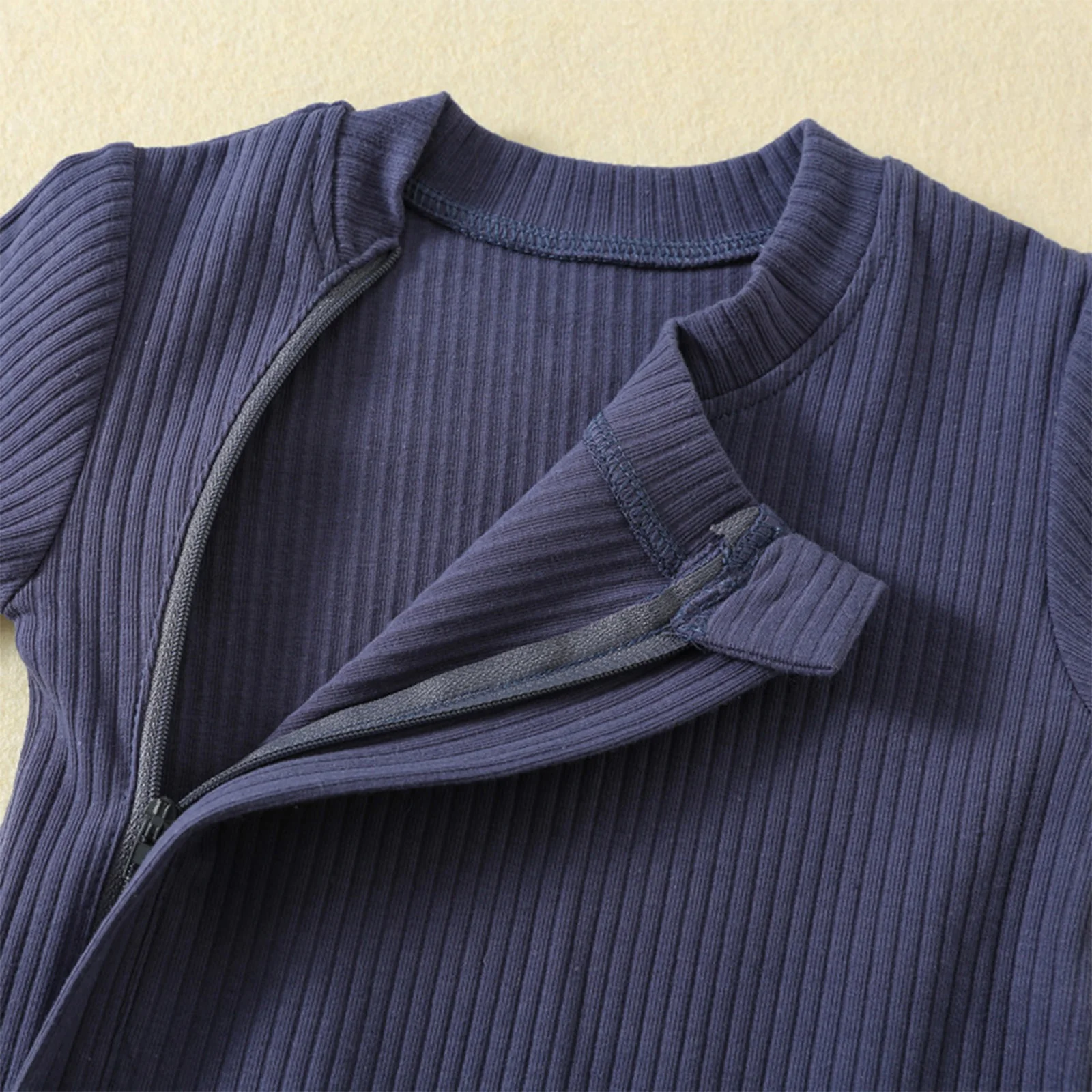 بيجامة بأكمام طويلة للربيع والخريف للأطفال الصغار من الأولاد والبنات ملابس منزلية ملابس نوم بلون سادة وسحاب مضلع