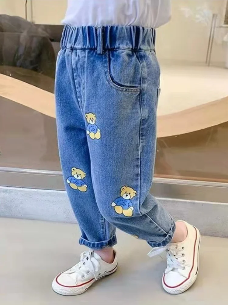 Mädchen-Jeans mit elastischer Taille, Kinder-Jeans mit Cartoon-Bär-Aufdruck, Frühlings- und Herbsthose, Freizeitkleidung für Jungen und Mädchen, 1–8 Jahre – Detail 5