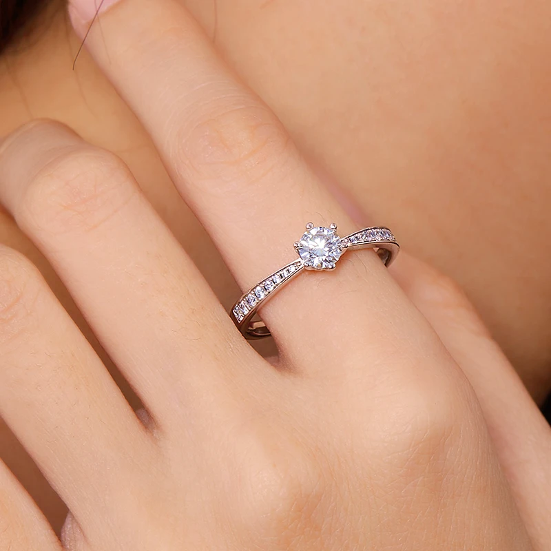 

Classic high-quality 0.5-carat laboratory-grown diamond engagement ring, 925 sterling silver base, exquisite craftsmanship, labo