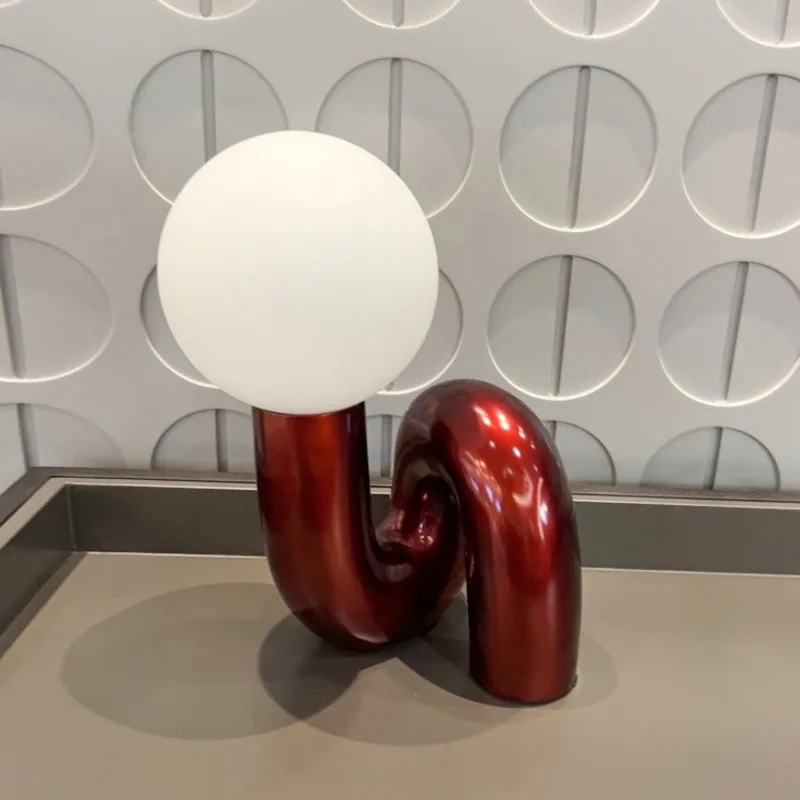 Lampada da scrivania di design postmoderno nordico Hotel camera dei bambini luce notturna camera da letto ornamenti per soggiorno semplice arte creativa luce di vetro