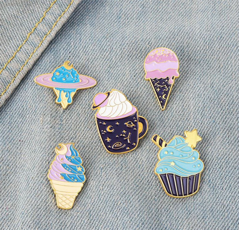 Kiefern Abzeichen für Tasche Kleidung Cartoon verspielten Universum Schmuck Geschenk für Kinder Planet Eis Emaille Pins benutzer definierte Cupcake Dessert