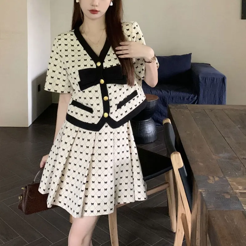 Sweet Bow Printed Matching Sets 2024 Summer Two Piece Set Elegant V-Neck Single-breasted Female Stylish Pleated Mini Skirts Sets