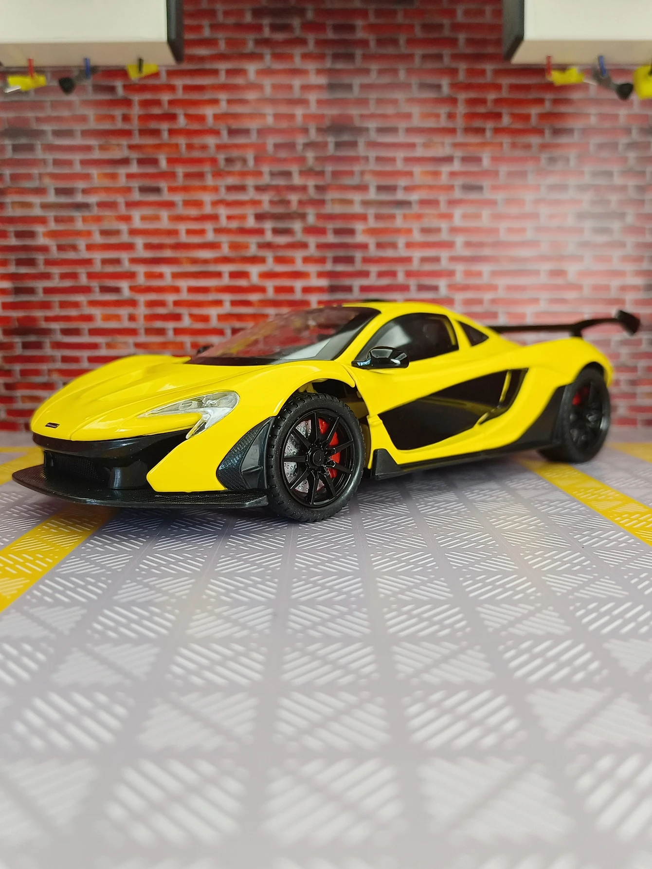 سيارة سبيكة Supercar 1:24 P1، مع بابين يمكن فتحها، عبارة عن مجموعة زينة هدايا سيارات لعبة صوتية ومرئية للأطفال #5