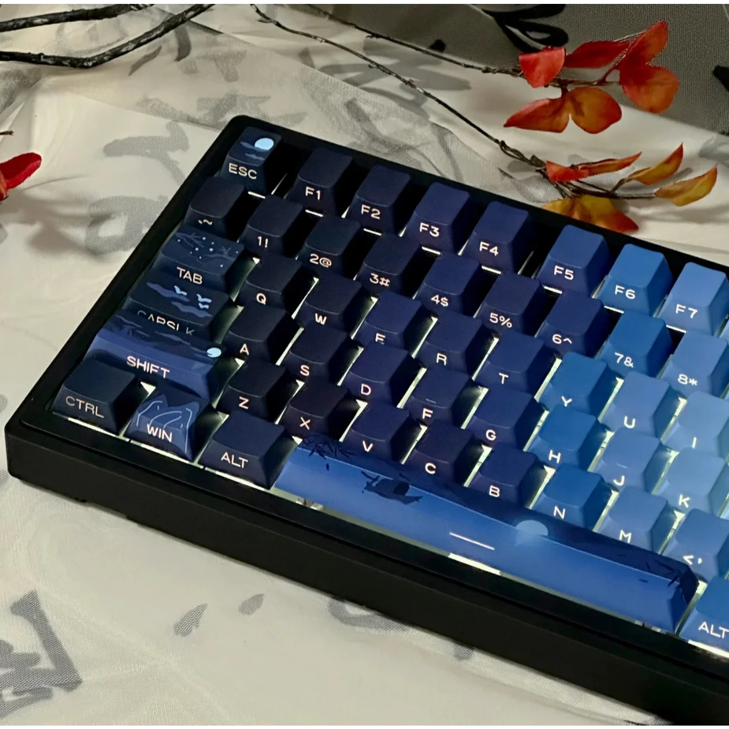 Imagem -03 - Teclado Mecânico Gravado Lado Azul de Pbt Lua Brilhante Mil Milhas Keycaps Translúcidos 60 84 90 104 108