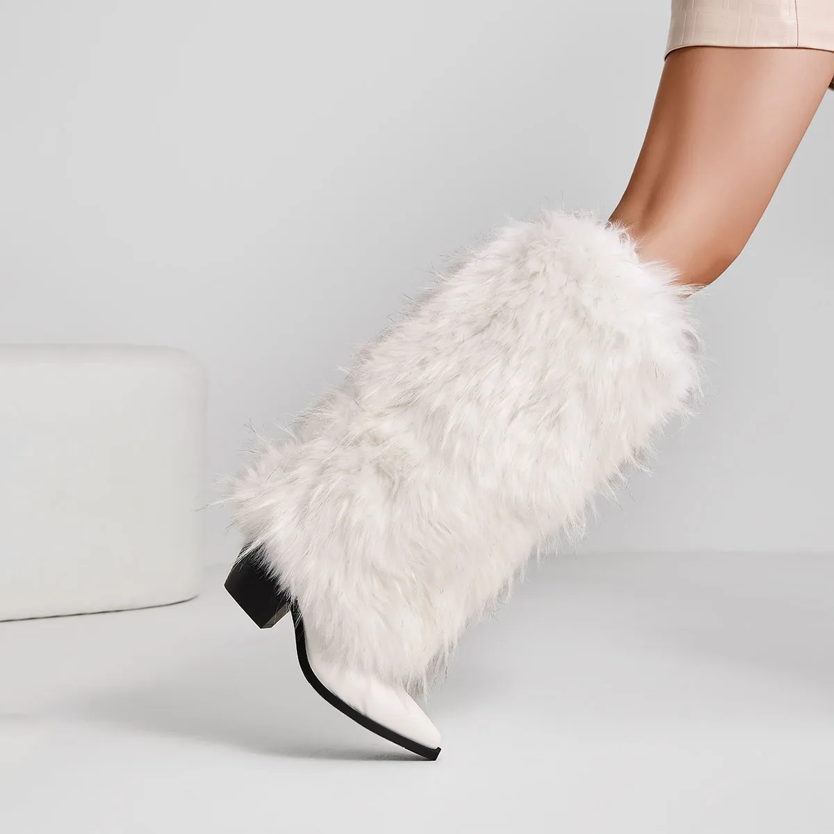 

Ботинки ArdenFurtado: весенние, белые, с меховой вставкой, современные, с острым носком, на массивном каблуке, высотой до колена, для подиума, женские