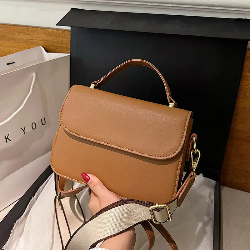 

2025 Trendy Commuter Bag​​ for Women Large Capacity Tote Simple Fashion Chain Strap Shoulder Bag Casual Crossbody Purse Autumn