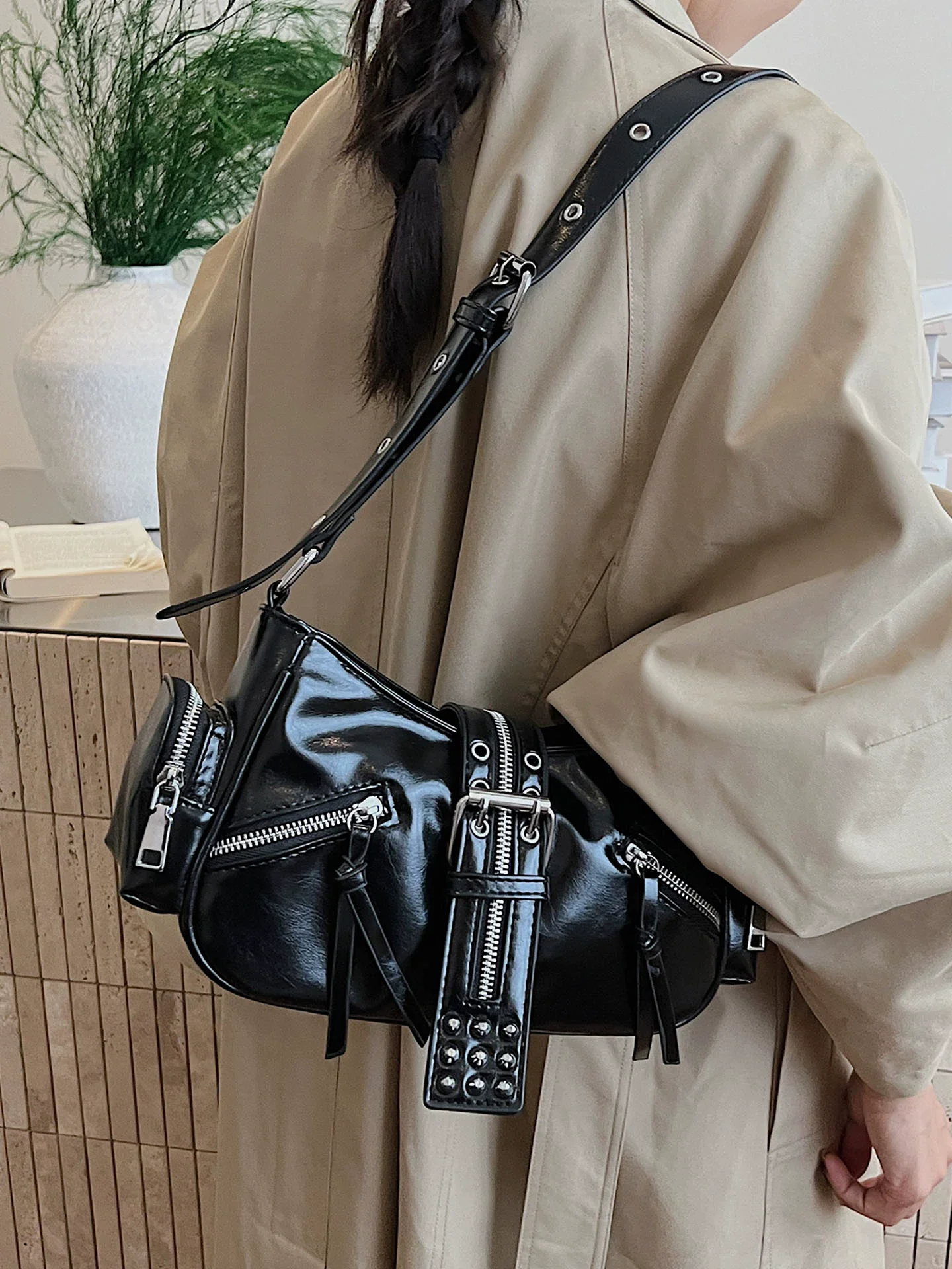 

New Punk Style Rivet Motorcycle Bag Versatile Armpit Bag For Women Luxury Brand Designer Handbag Purses Ladies Belt Shoulder Bag