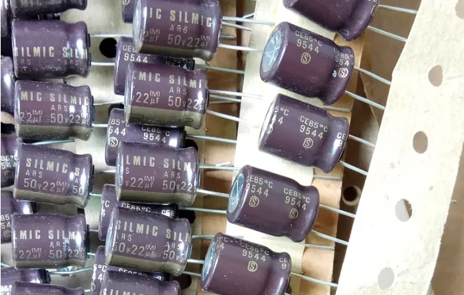 

10pcs/lot Original Japanese ELNA 50V 22UF SILMIC ARS Brown God Copper Fever Audio Electrolytic Capacitor free shipping