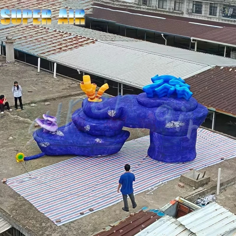 Großhandel tiefblauer aufblasbarer Stein mit Korallen, Schwammrohr-Modellballon für Bühnenhintergrunddekoration